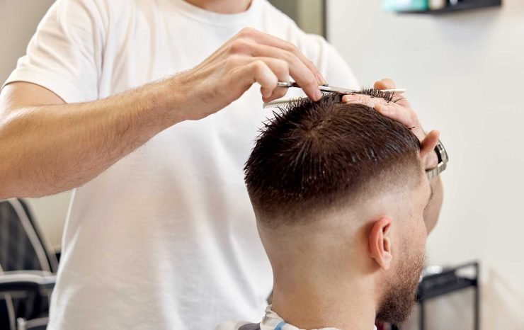 hairdresser-does-haircut-for-man-using-comb-and-gr-2023-03-30-00-54-44-utc